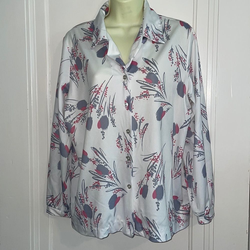 Vtg 70s knit‎ polyester shirt with gray & pink print